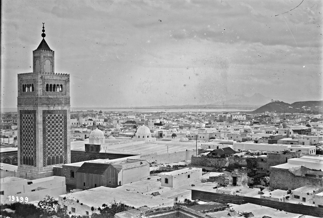 Tuni vue aérienne avec mosquée