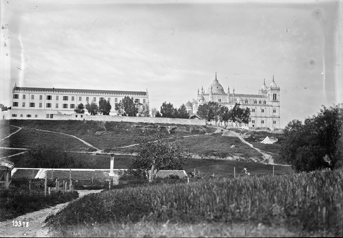 Tunisie , Carthage, cathédrale et séminaire de St Louis