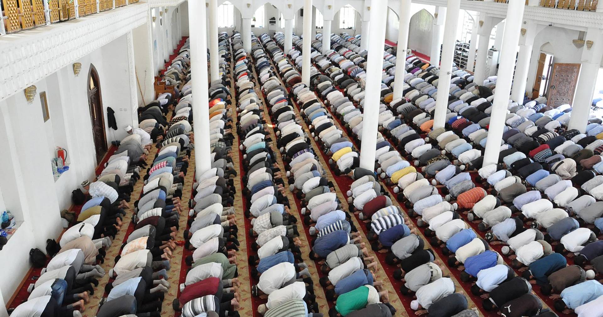 صلاة الجمعة في مجتمعات المسلمين عبر التاريخ